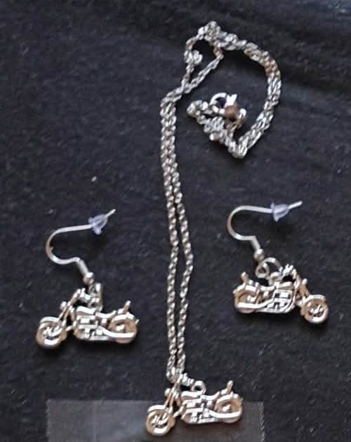 Motorcycle earring and necklace set